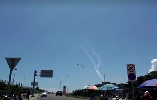 Китай изстреля няколко ракети по време на безпрецедентни учения около